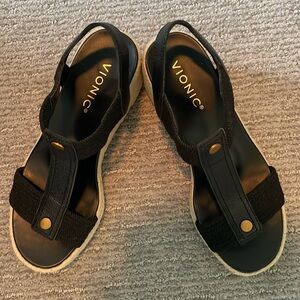 Vionic black wedge sandal - worn once -size 6